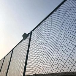 菱形编织浸塑勾花网 操场跑道隔离网 类型齐全 厚道